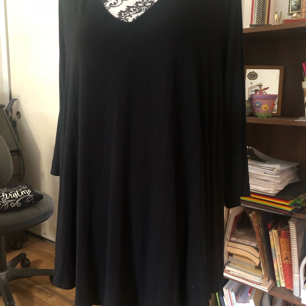 Black V-Neck 3/4 sleeve top